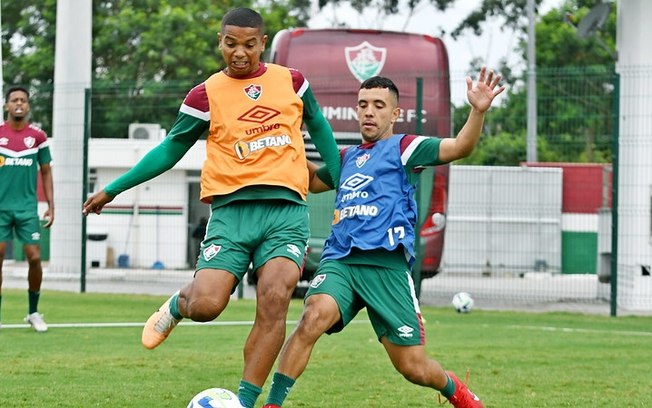 Diniz esboça escalação com reservas no Fluminense