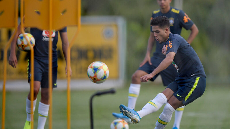 Seleção: Diniz chama Carlos Augusto e Yan Couto para vagas de Vanderson e Lodi