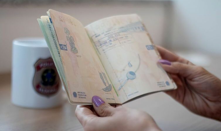 Polícia Federal começa emitir novo modelo de passaporte