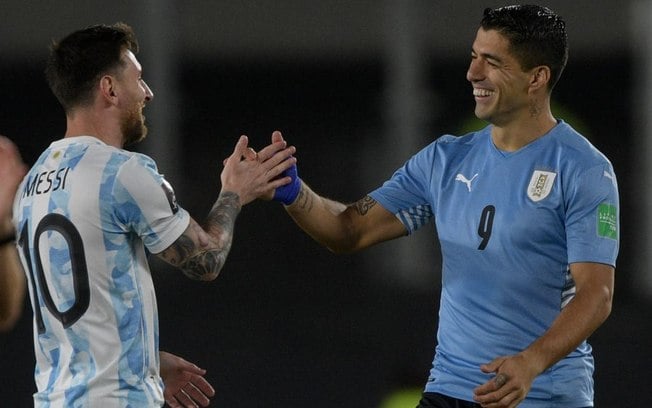 Suárez com Messi? Tata Martino admite chance de contratar o uruguaio