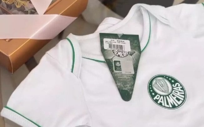 Palmeiras repete Santos e envia kit com uniforme para Mavie, filha de Neymar