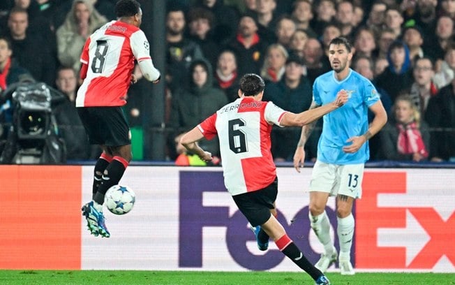 Feyenoord amassa a Lazio e faz 3 a 1 pelo Grupo E da Champions
