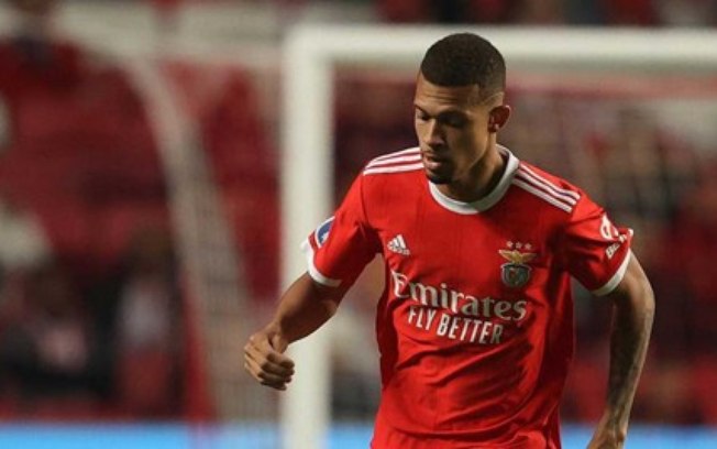 Benfica deve negociar João Victor, que atrai interesse no Brasil