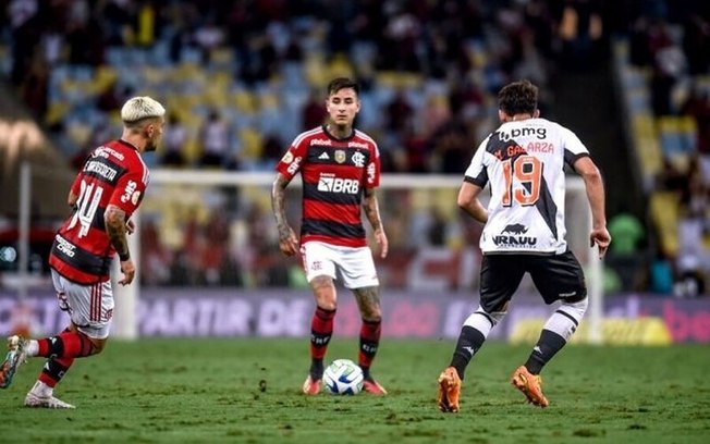 Trio do Flamengo retorna ao Rio para jogo do Brasileirão Trio do Flamengo retorna ao Rio para jogo do Brasileirão