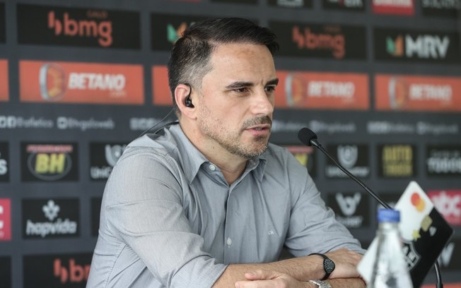 Cláusula pode tirar Rodrigo Caetano do Atlético; Corinthians monitora