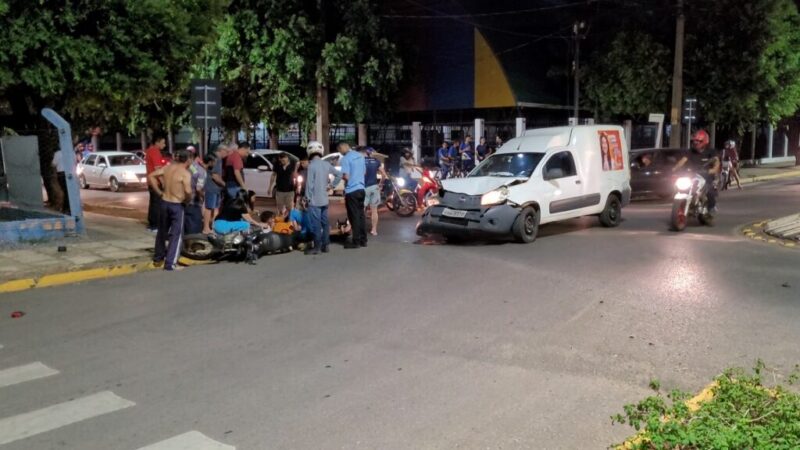 Moto com três passageiros colide em carro e deixa criança ferida em Sorriso