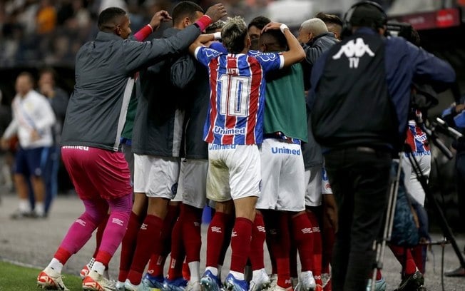 Bahia aplica goleada no Corinthians para sair da zona da degola