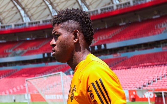 Com o retorno de Vitão, Coudet esboça escalação para duelo com o Red Bull Bragantino