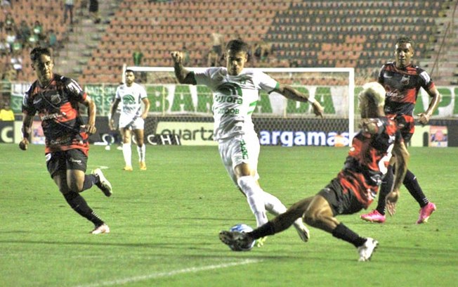 Chapecoense empata com Ituano e fica em situação crítica na Série B