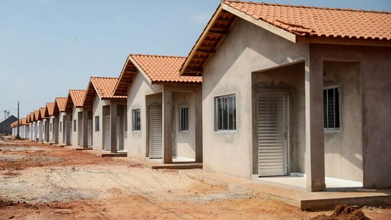 Sistema habitacional lançado pelo governo de MT começa receber inscrições; casas serão doadas e financiadas