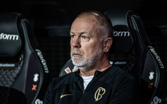 Mano Menezes defende Yuri Alberto após partida contra o Atlético-MG: ‘Jogou no sacrifício’ Mano Menezes defende Yuri Alberto após partida contra o Atlético-MG: ‘Jogou no sacrifício’