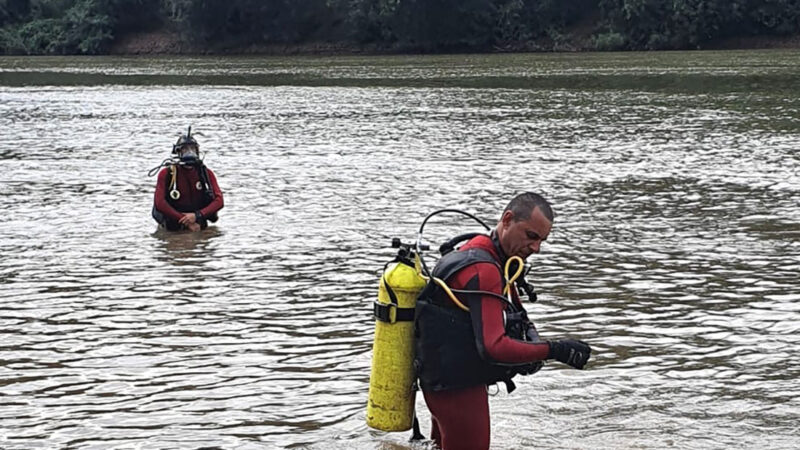 Barco com seis pessoas vira no Teles Pires em Sinop; bombeiros procuram piloto