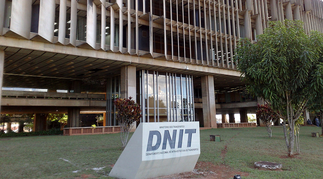 DNIT abre concurso com 100 vagas e salários de até R$ 12 mil