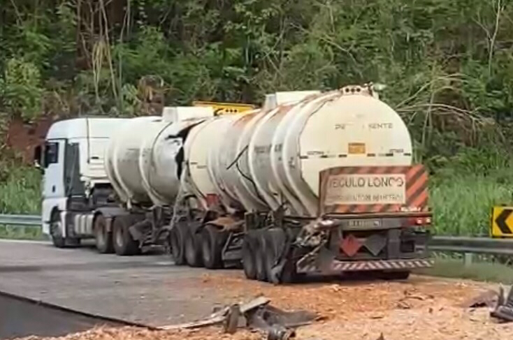 Rodovia de Mato Grosso é interditada após acidente envolvendo carreta carregada de combustível