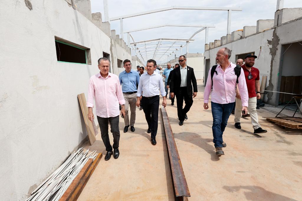 Governador anuncia construção de escola estadual com piscina em Mato Grosso