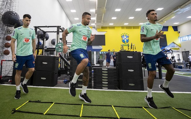 Seleção: Gabriel Jesus treina com bola e pode assumir vaga de Vini Jr