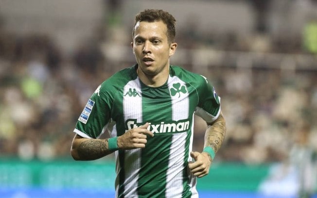 Atlético-MG avalia o retorno do meia Bernard, do Panathinaikos Atlético-MG avalia o retorno do meia Bernard, do Panathinaikos