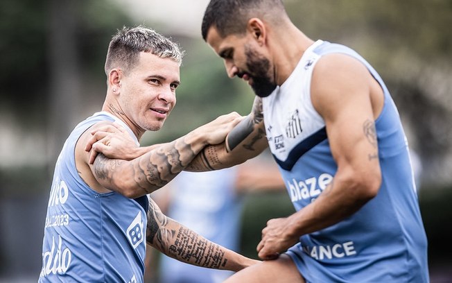Santos confirma lesão de Rincón, que desfalca a equipe Santos confirma lesão de Rincón, que desfalca a equipe