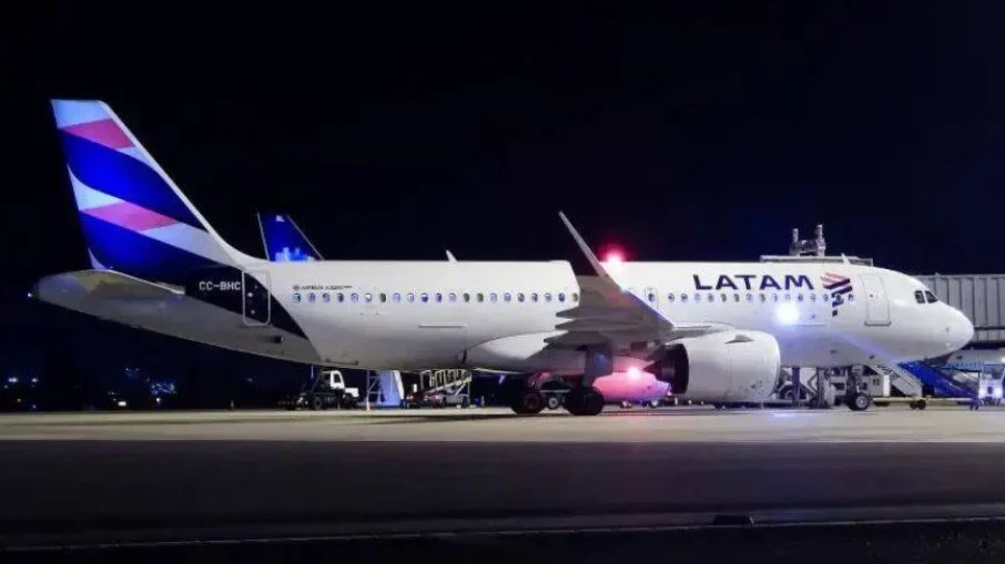 Avião da Latam erra pista e, por um triz, torre evita tragédia em SP