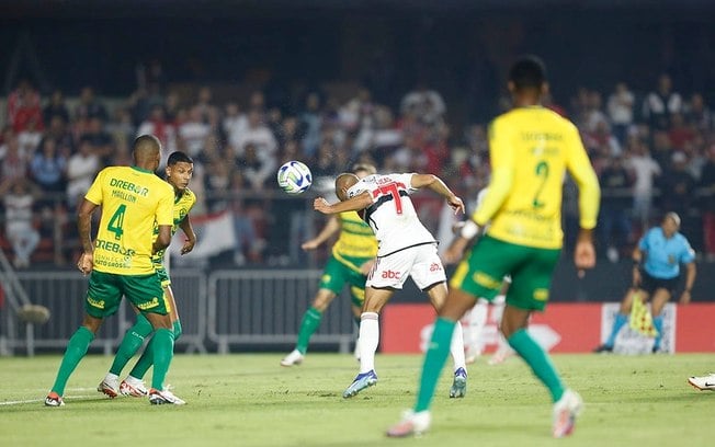 Lucas vive ‘seca’ de gols, em meio a indefinição sobre seu futuro