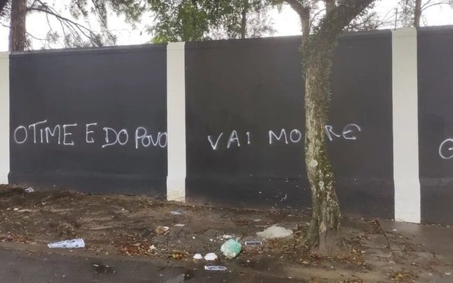 Sede do Corinthians é alvo de vandalismo na véspera das eleições