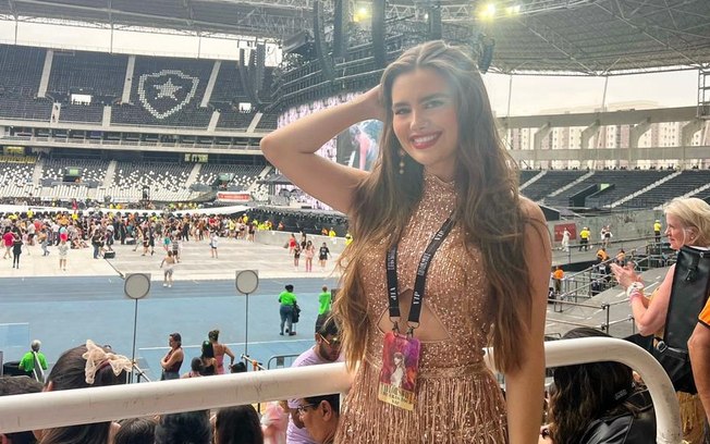 Júllia Zimmêr comparece e aplaude show de Taylor Swift no Rio