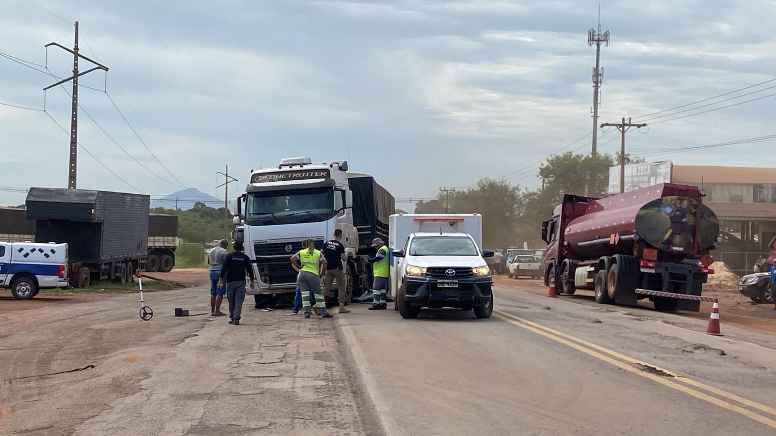 Motociclista morre em colisão com carreta em rodovia de Mato Grosso