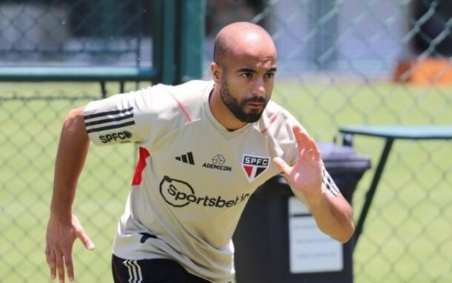 Presidente do São Paulo exala otimismo com renovação de Lucas