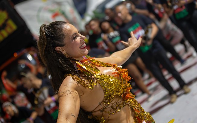 Famosas caem no samba com looks ousados em mini desfiles no RJ; veja