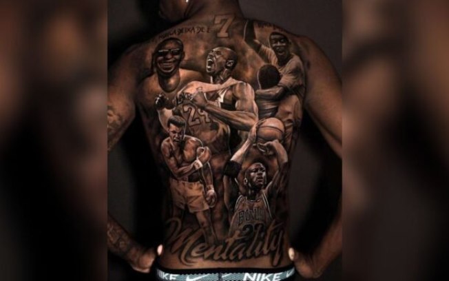 Vini Jr faz tatuagem que conta com Pelé e outras lendas negras