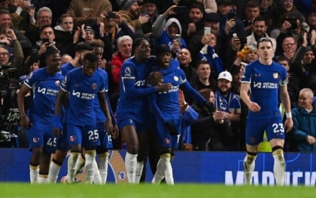 Chelsea vence com gol no fim e se recupera no Inglês