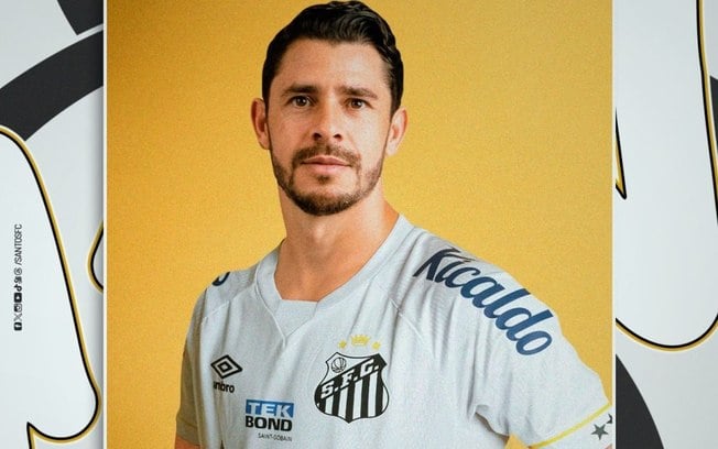 Santos anuncia contratação do meia Giuliano, ex-Corinthians