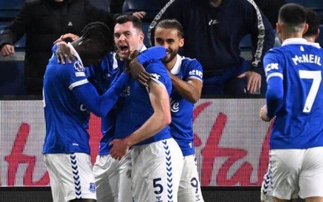 Everton faz mais uma vítima no Campeonato Inglês