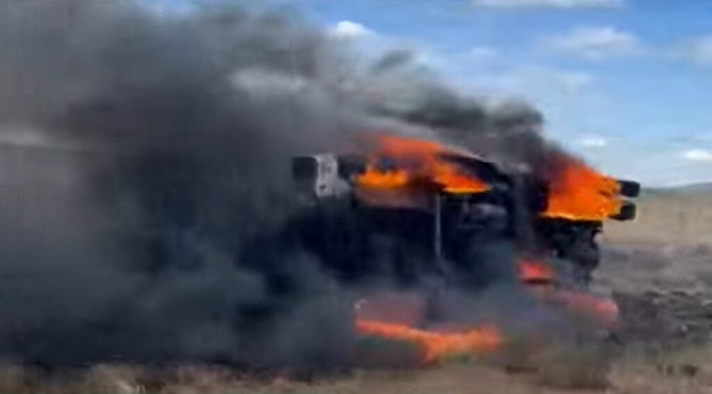 Caminhão do Exército explode após acidente na fronteira com a Guiana