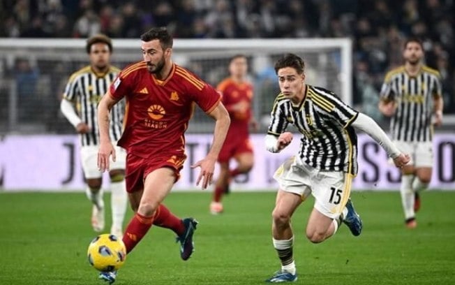 Juventus vence Roma e se aproxima da liderança do Italiano