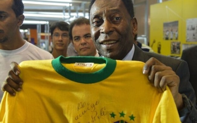 Pelé: veja as homenagens feitas no dia que marca um ano de sua morte