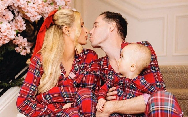 Paris Hilton posa com marido e dois filhos: ‘Sonho de
conto de fadas’