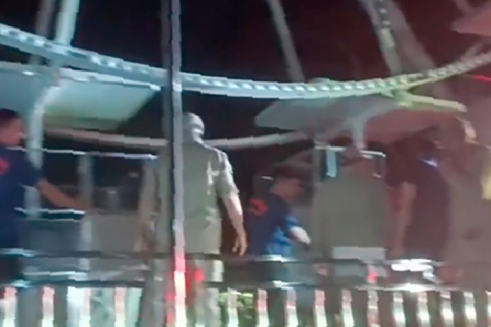 Curto-circuito em rede elétrica faz roda-gigante travar com 28 pessoas em Alta Floresta Curto-circuito em rede elétrica faz roda-gigante travar com 28 pessoas em Alta Floresta