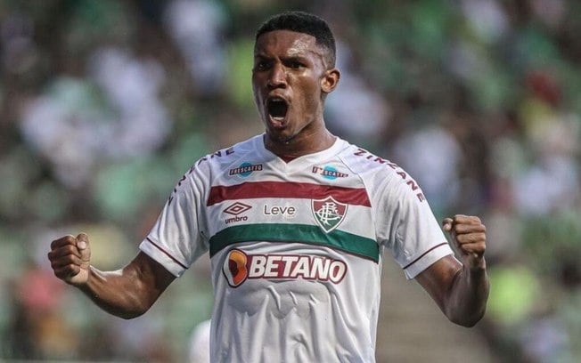 Fluminense alinha permanência em definitivo do atacante Lelê