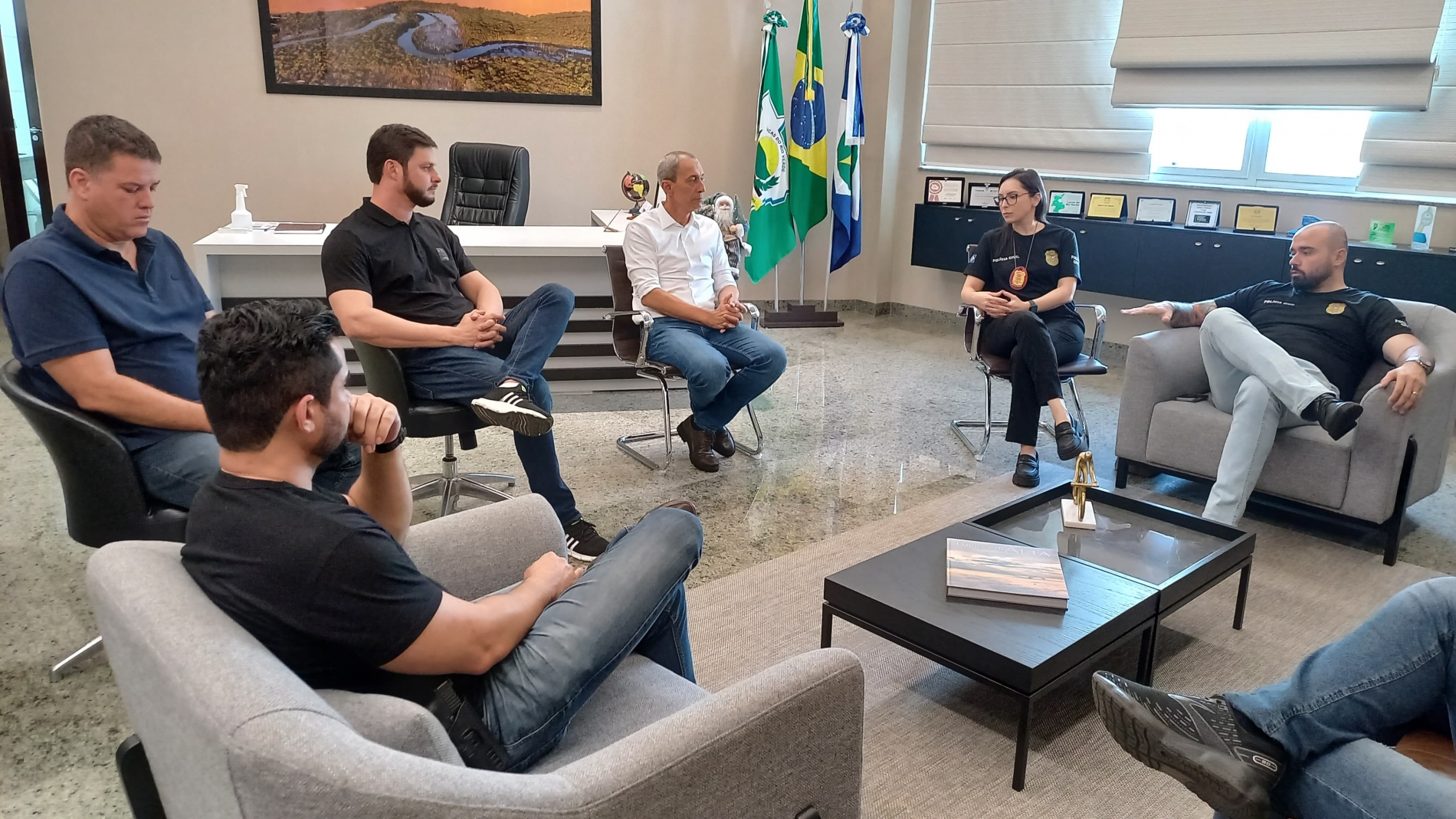 Prefeito de Lucas recebe novos agentes da Polícia Civil e confirma mais oficiais para o próximo mês