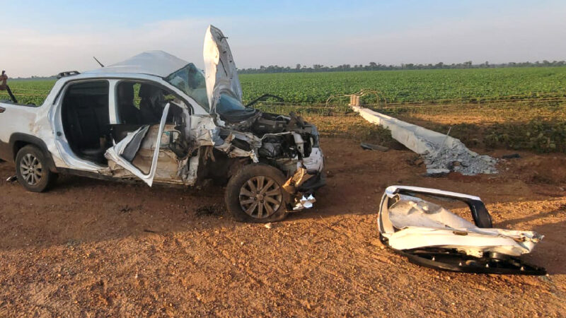 Sinop: violento acidente deixa um em estado grave, motor é arrancado do carro e poste derrubado; assista