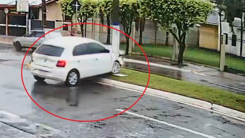 Condutor de veículo leva susto após forte colisão em poste em Sorriso; veja o vídeo