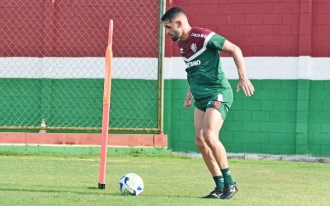 Com número definido, Renato Augusto treina com bola no Fluminense Com número definido, Renato Augusto treina com bola no Fluminense