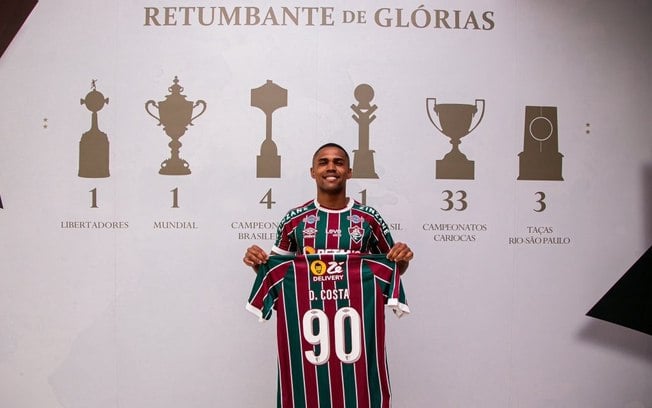 ‘Estava indo para a Turquia e o Diniz me ligou, cancelei o voo’, conta Douglas Costa sobre escolher o Fluminense