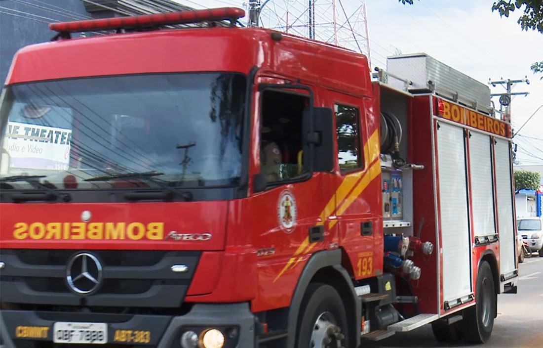 Bombeiros combatem incêndio em caminhão-baú em Lucas do Rio Verde