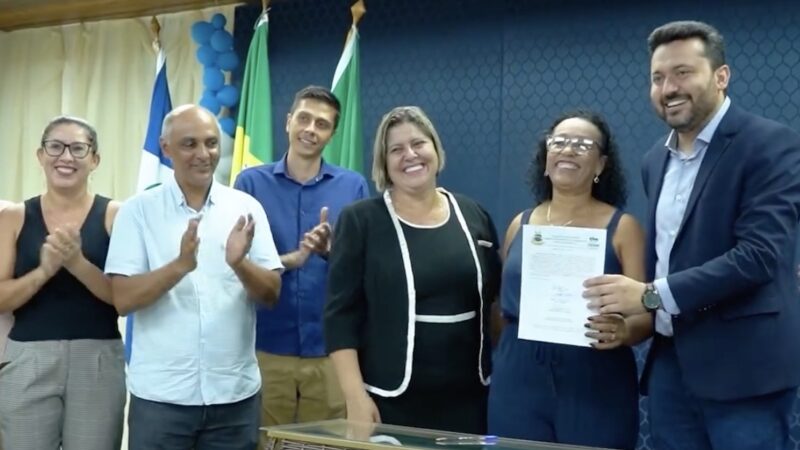 Prefeito empossa servidores aprovados em concurso em Colíder