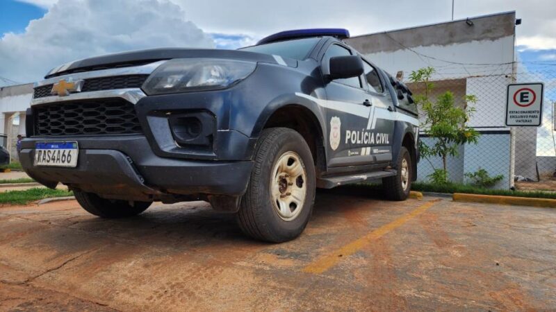 Homem mata esposa a pauladas e enterra corpo em galinheiro de fazenda