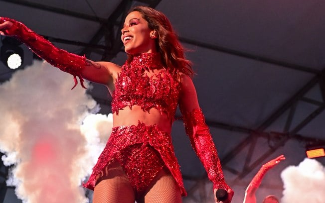 Anitta agita Florianópolis e faz homenagem à Grande Rio; veja fotos Anitta agita Florianópolis e faz homenagem à Grande Rio; veja fotos