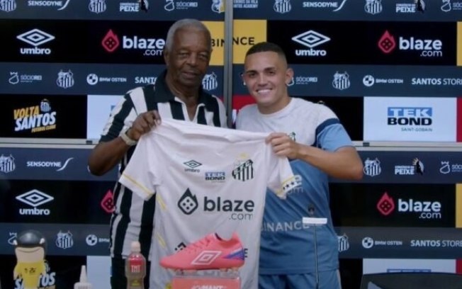 Marcelinho revela alegria do avô no acerto com o Santos: ‘Começou a chorar’ Marcelinho revela alegria do avô no acerto com o Santos: ‘Começou a chorar’