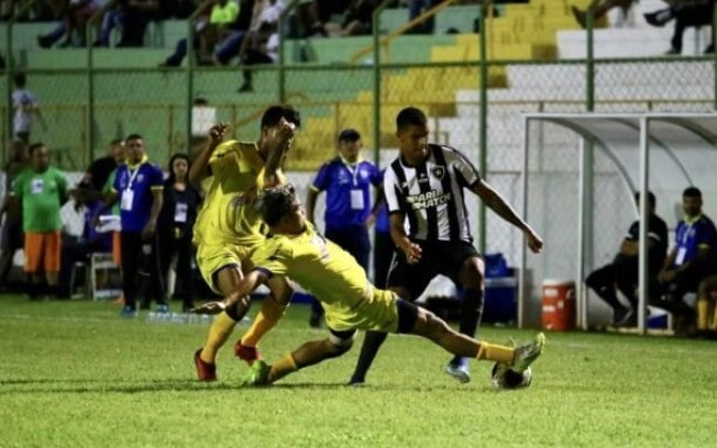 Botafogo estreia com vitória suada na Copinha e divide a liderança